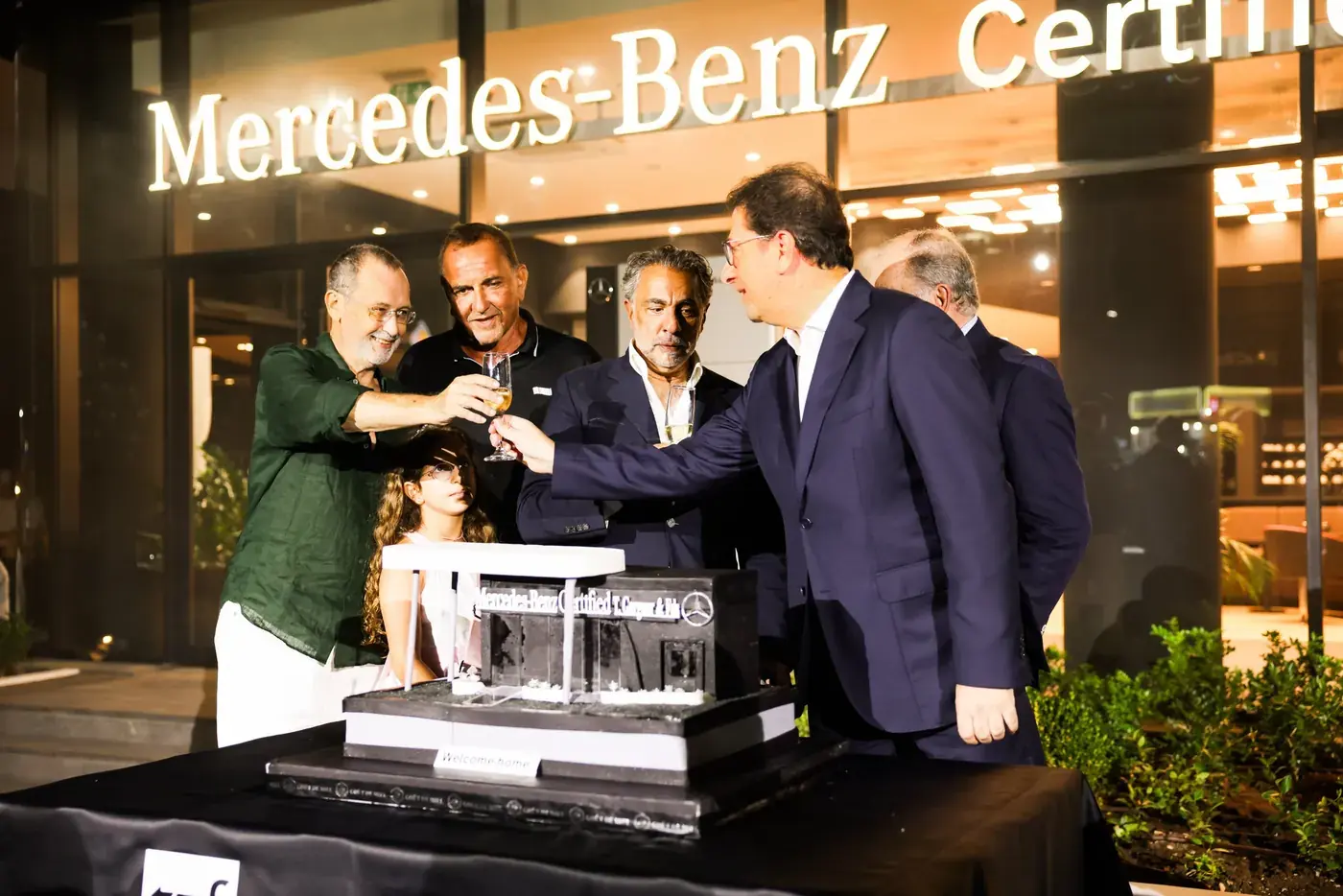 Cake cutting at the Mercedes-Benz Thoum opening